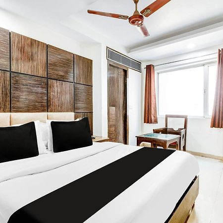 Super Townhouse Arakashan Road Paharganj Formerly Mohan International Нью-Дели Экстерьер фото