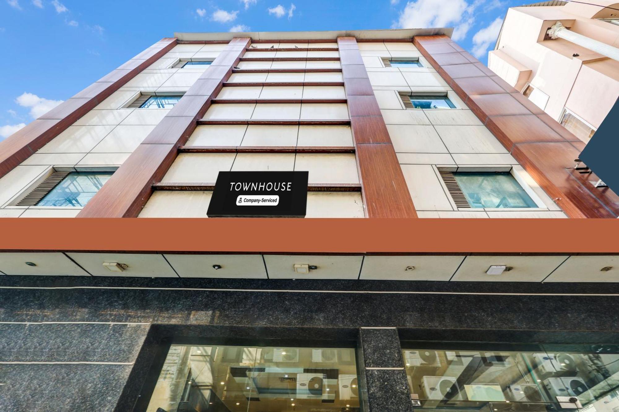 Super Townhouse Arakashan Road Paharganj Formerly Mohan International Нью-Дели Экстерьер фото