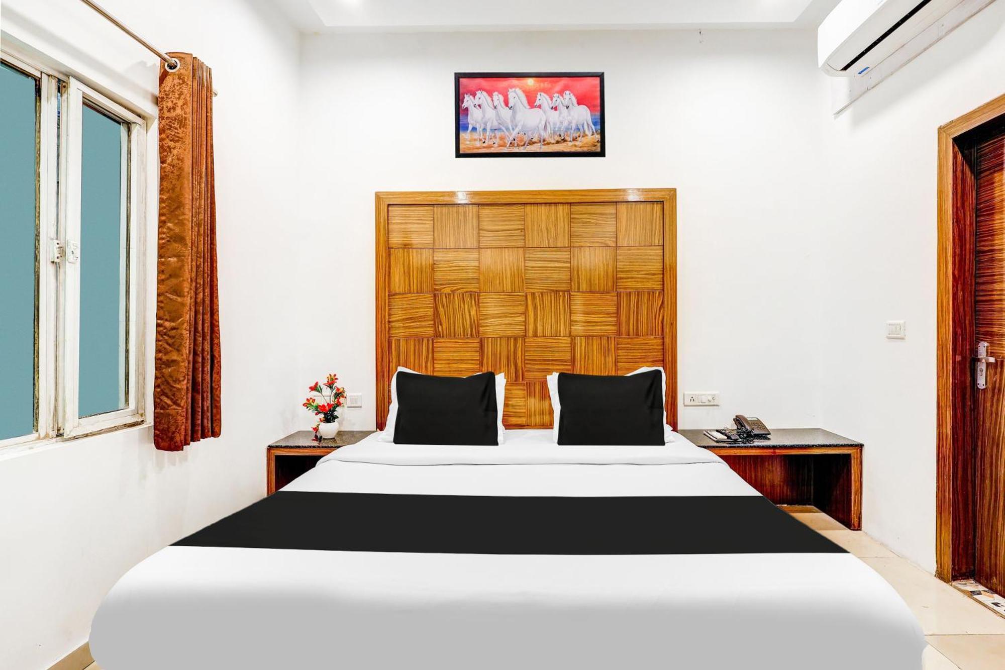 Super Townhouse Arakashan Road Paharganj Formerly Mohan International Нью-Дели Экстерьер фото