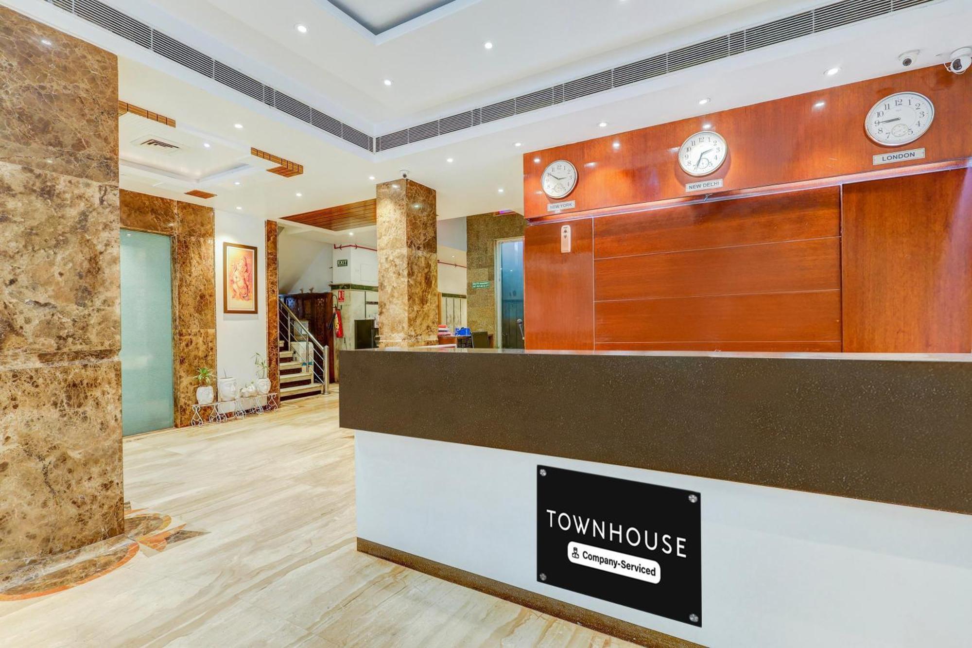 Super Townhouse Arakashan Road Paharganj Formerly Mohan International Нью-Дели Экстерьер фото