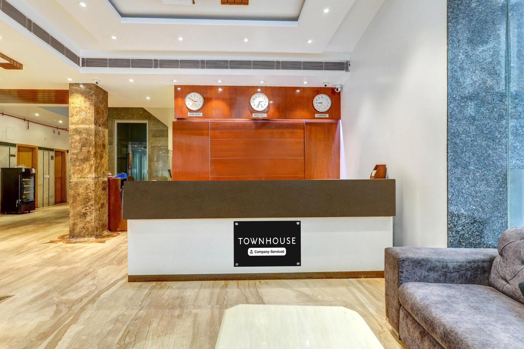 Super Townhouse Arakashan Road Paharganj Formerly Mohan International Нью-Дели Экстерьер фото