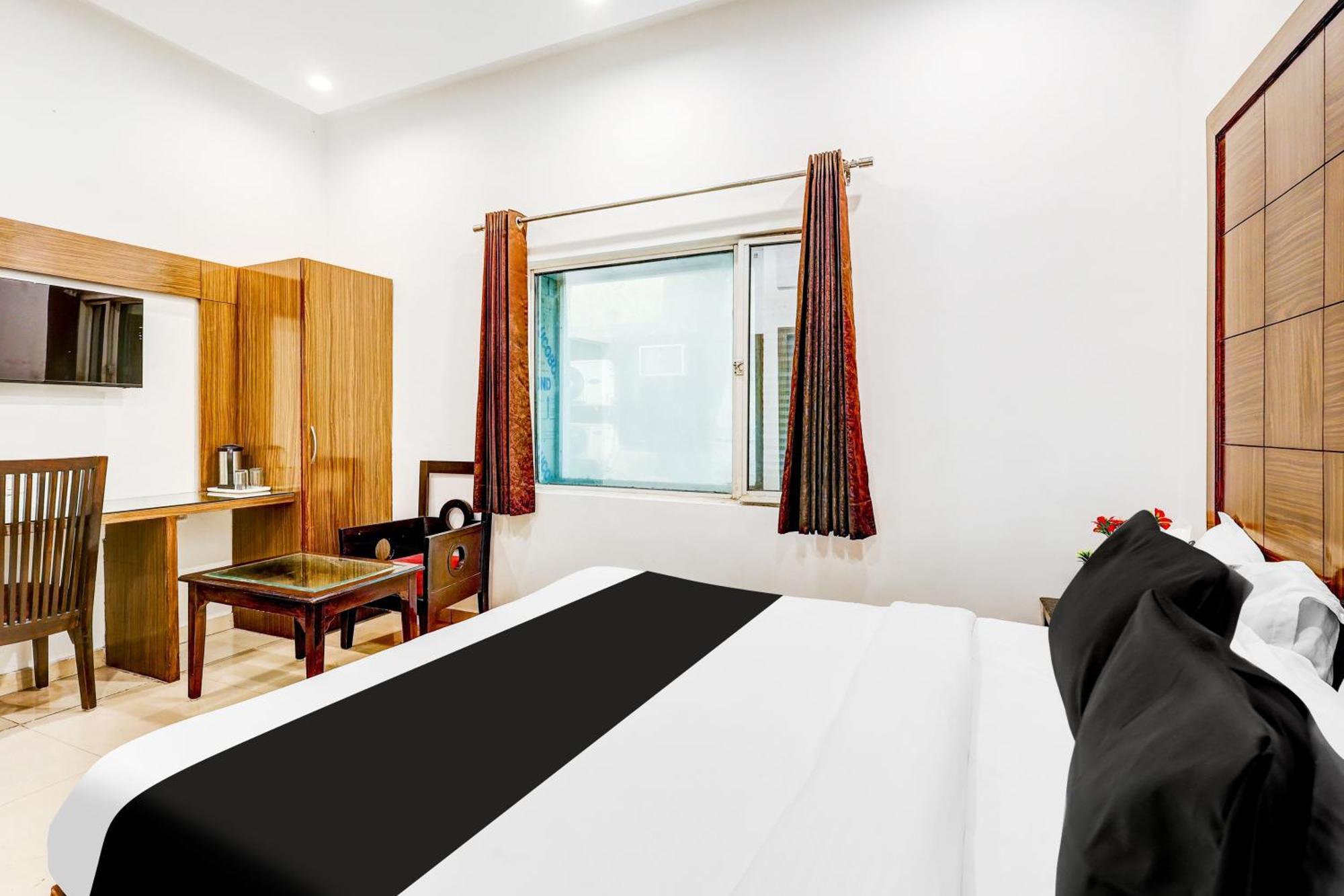 Super Townhouse Arakashan Road Paharganj Formerly Mohan International Нью-Дели Экстерьер фото