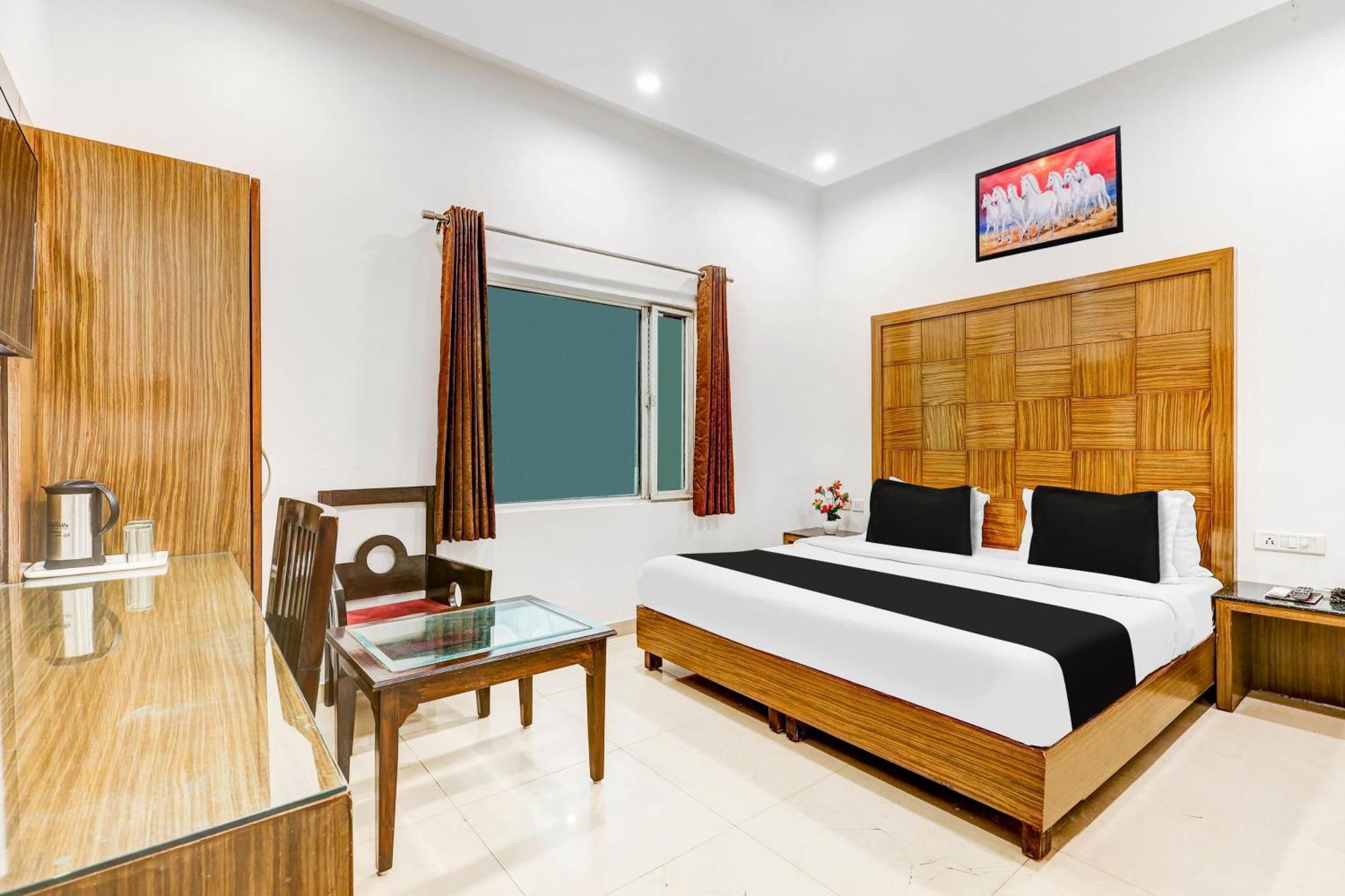 Super Townhouse Arakashan Road Paharganj Formerly Mohan International Нью-Дели Экстерьер фото