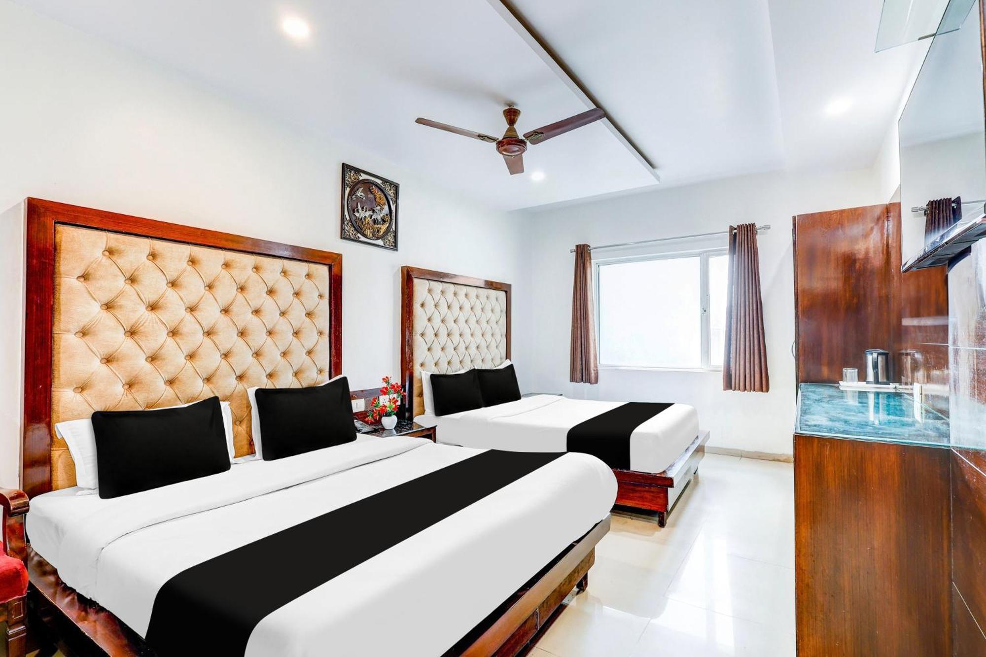 Super Townhouse Arakashan Road Paharganj Formerly Mohan International Нью-Дели Экстерьер фото